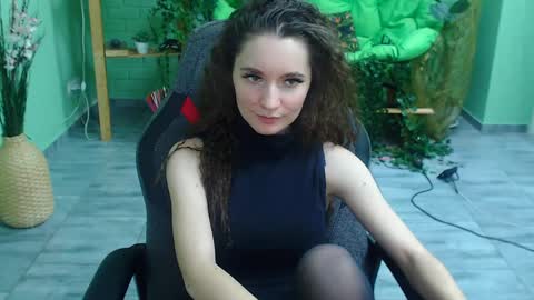 Snapshot of zianichols chatting on 02/03/25, 10:00 zianichols online show from 02/03/25, 10:00