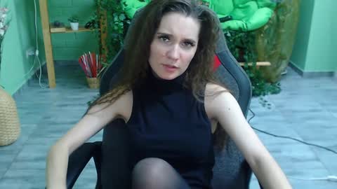 Snapshot of zianichols chatting on 02/06/25, 11:04 zianichols online show from 02/06/25, 11:04