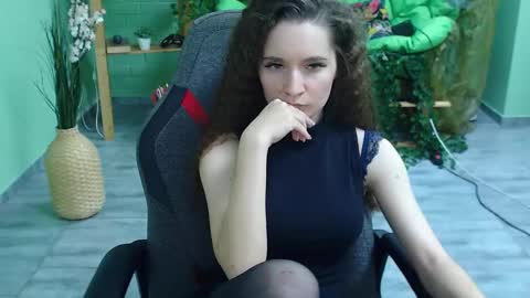 Snapshot of zianichols chatting on 02/10/25, 09:25 zianichols online show from 02/10/25, 09:25