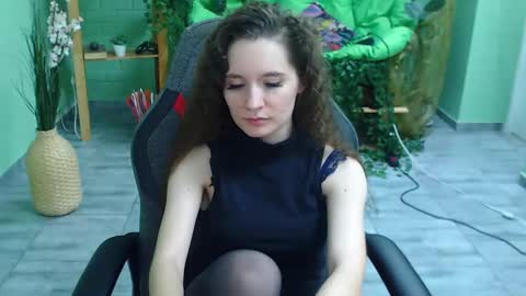 Snapshot of zianichols chatting on 02/11/25, 09:25 zianichols online show from 02/11/25, 09:25