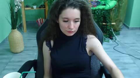 Snapshot of zianichols chatting on 02/12/25, 12:37 zianichols online show from 02/12/25, 12:37