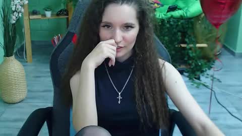 Snapshot of zianichols chatting on 02/15/25, 01:31 zianichols online show from 02/15/25, 01:31