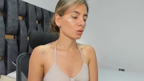 Snapshot of ziataylor chatting on 02/03/26, 09:53 ziataylor online show from 02/03/26, 09:53