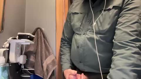 Snapshot of zinger283069 chatting on 12/16/25, 06:35 zinger283069 online show from 12/16/25, 06:35