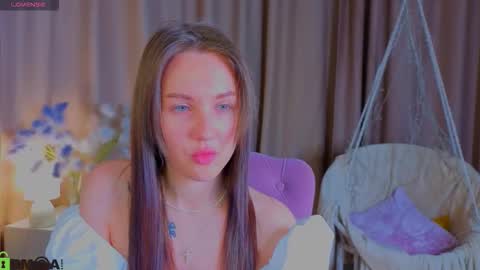 Snapshot of zlata__fox chatting on 10/03/25, 04:37 Zlata Mon Tue Thu Fri Sun Sa GMT 3 0000pm - 0600pm online show from 10/03/25, 04:37