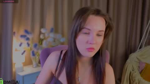 Zlata  Mon Tue Thu Fri Sun Sa GMT 3 0000pm - 0600pm  online show from 10/26/25, 04:13