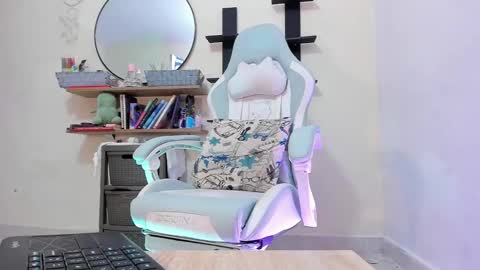 zoe_37 online show from 01/11/25, 01:37