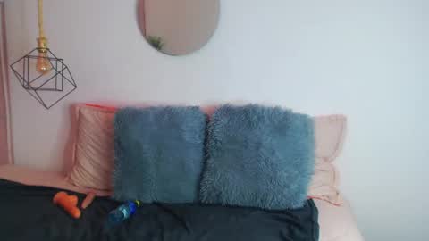 zoe__baker online show from 04/20/26, 01:47