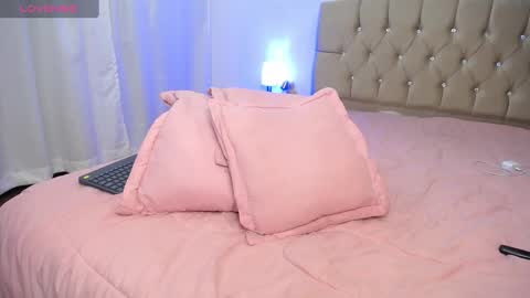 Snapshot of zoe_alanaa chatting on 01/21/25, 02:33 ZOEE online show from 01/21/25, 02:33