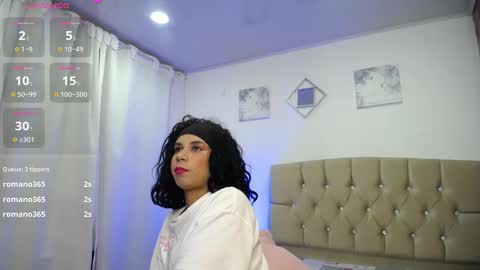 Snapshot of zoe_alanaa chatting on 03/10/25, 01:23 ZOEE online show from 03/10/25, 01:23