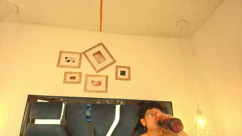 Snapshot of zoe_and_dylan_ chatting on 12/01/25, 12:32 Zoe and dylan online show from 12/01/25, 12:32