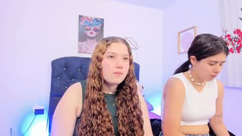 Zoe And Valeria online show from 04/08/26, 03:23