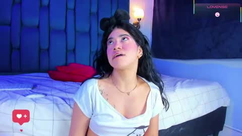 zoe_axel1 online show from 04/08/26, 08:42