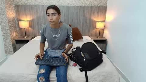 Zoe online show from 12/14/25, 11:37