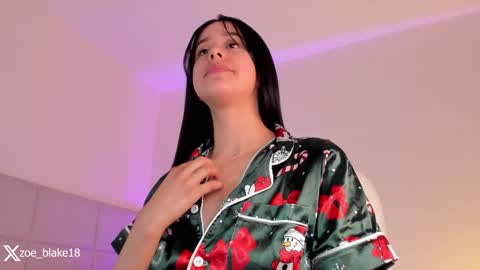 Snapshot of zoe_blake18 chatting on 12/01/24, 04:29 Zoe online show from 12/01/24, 04:29