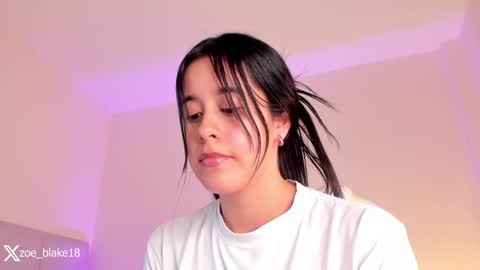 Snapshot of zoe_blake18 chatting on 12/14/24, 12:44 Zoe online show from 12/14/24, 12:44