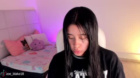Snapshot of zoe_blake18 chatting on 12/15/24, 02:59 Zoe online show from 12/15/24, 02:59