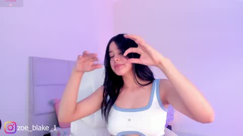 Snapshot of zoe_blake18 chatting on 01/07/25, 07:49 Zoe online show from 01/07/25, 07:49