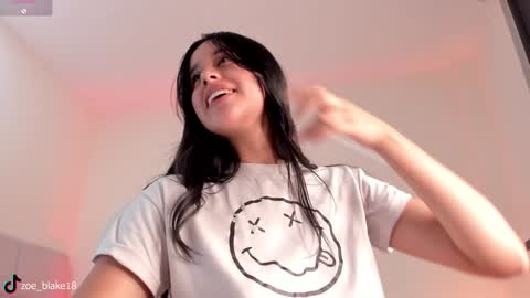 Snapshot of zoe_blake18 chatting on 02/02/25, 09:02 Zoe online show from 02/02/25, 09:02