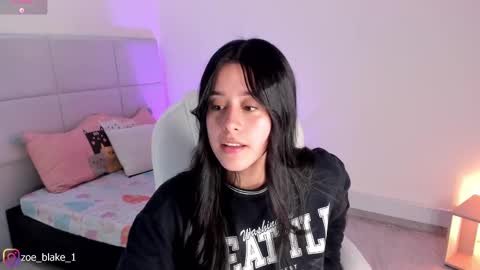 Snapshot of zoe_blake18 chatting on 02/26/25, 04:14 Zoe online show from 02/26/25, 04:14