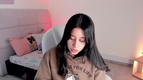 Snapshot of zoe_blake18 chatting on 03/10/25, 09:18 Zoe online show from 03/10/25, 09:18