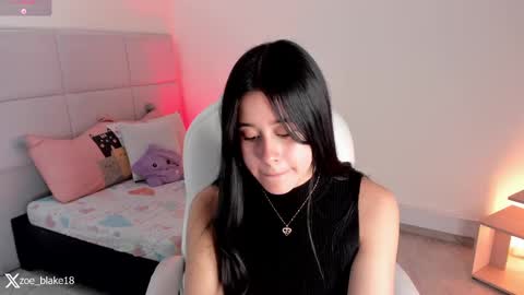 Snapshot of zoe_blake18 chatting on 03/12/25, 04:35 Zoe online show from 03/12/25, 04:35