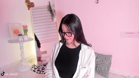 Snapshot of zoe_blake18 chatting on 10/17/25, 10:56 Zoe online show from 10/17/25, 10:56