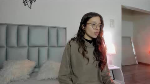 zoe_dear online show from 03/18/26, 11:41