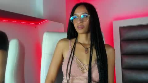 zoe_evanjs online show from 05/06/26, 03:46