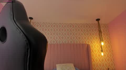 ZOE  online show from 10/23/25, 07:45