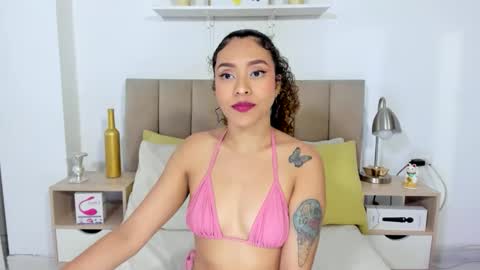 Zoe Gruber online show from 06/07/26, 12:04