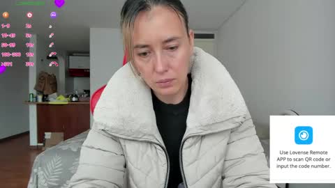 Snapshot of zoe_jeane_beker chatting on 06/06/26, 07:40 ZOE online show from 06/06/26, 07:40