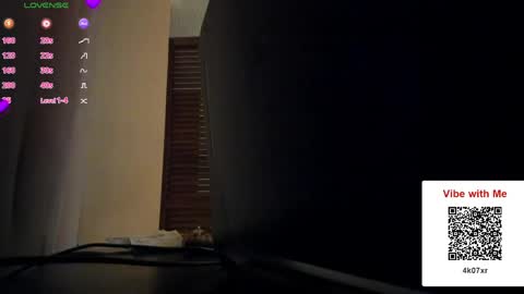Snapshot of zoe_jeane_beker chatting on 06/08/26, 02:01 ZOE online show from 06/08/26, 02:01