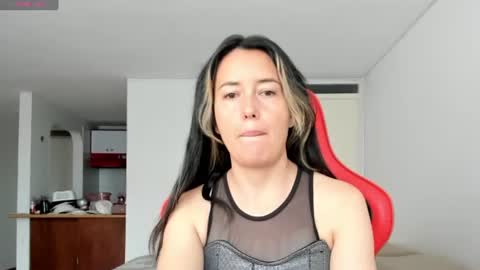 Snapshot of zoe_jeane_beker chatting on 07/13/26, 06:55 ZOE online show from 07/13/26, 06:55