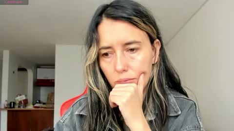 Snapshot of zoe_jeane_beker chatting on 07/21/26, 08:00 ZOE online show from 07/21/26, 08:00