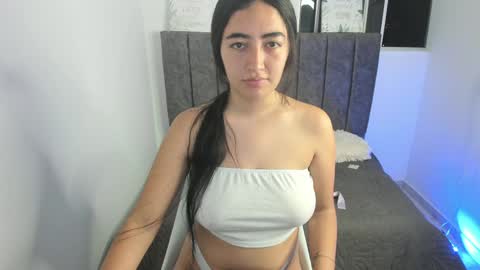 zoe_jones7 online show from 12/18/24, 04:53