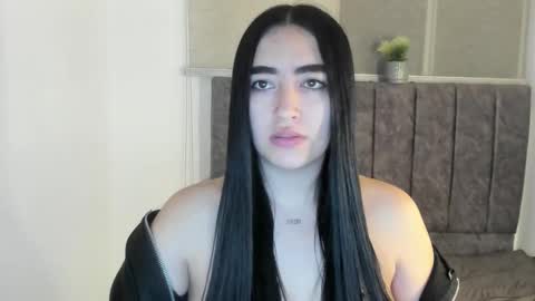 zoe_jones7 online show from 11/10/25, 02:21