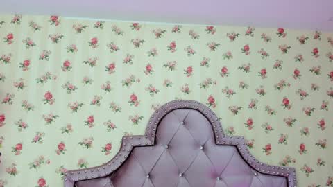 Snapshot of zoe_kravitx chatting on 12/27/24, 05:52 CAMILA online show from 12/27/24, 05:52