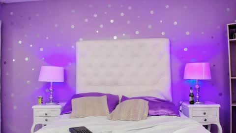 Snapshot of zoe_kravitx chatting on 12/29/24, 04:48 CAMILA online show from 12/29/24, 04:48