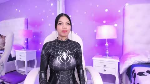 Snapshot of zoe_kravitx chatting on 01/22/25, 08:51 CAMILA online show from 01/22/25, 08:51