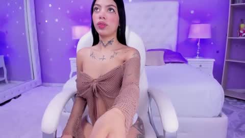 Snapshot of zoe_kravitx chatting on 01/23/25, 07:54 CAMILA online show from 01/23/25, 07:54