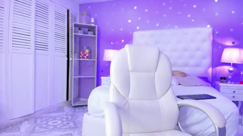 Snapshot of zoe_kravitx chatting on 02/09/25, 10:09 CAMILA online show from 02/09/25, 10:09