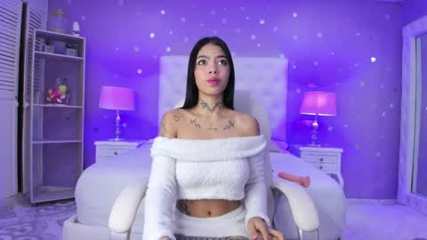 Snapshot of zoe_kravitx chatting on 02/10/25, 09:25 CAMILA online show from 02/10/25, 09:25