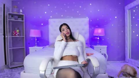 Snapshot of zoe_kravitx chatting on 02/10/25, 12:29 CAMILA online show from 02/10/25, 12:29