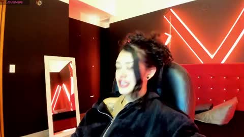 Snapshot of zoe_lara_34 chatting on 05/21/26, 03:57 zoe online show from 05/21/26, 03:57