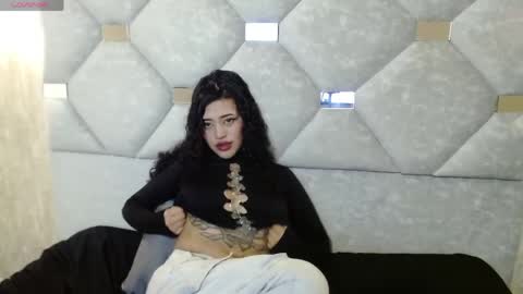 Snapshot of zoe_lara_34 chatting on 05/28/26, 05:21 zoe online show from 05/28/26, 05:21