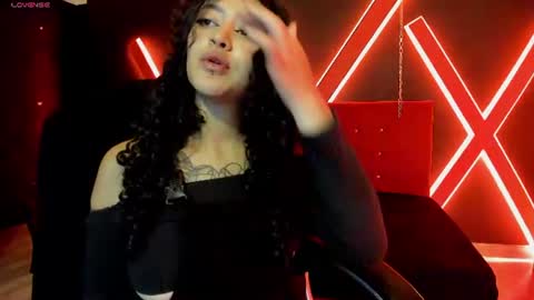 Snapshot of zoe_lara_34 chatting on 06/27/26, 05:01 zoe online show from 06/27/26, 05:01
