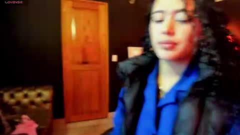Snapshot of zoe_lara_34 chatting on 07/12/26, 02:02 zoe online show from 07/12/26, 02:02