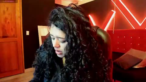 Snapshot of zoe_lara_34 chatting on 07/13/26, 01:30 zoe online show from 07/13/26, 01:30