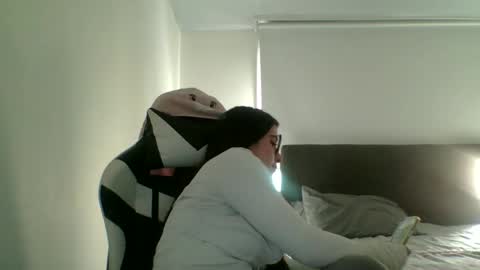 Zoe online show from 11/12/25, 06:41